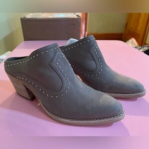 BRAND NEW Women Dolce Vita boot booties Size 6 women sample shoes Sz 6